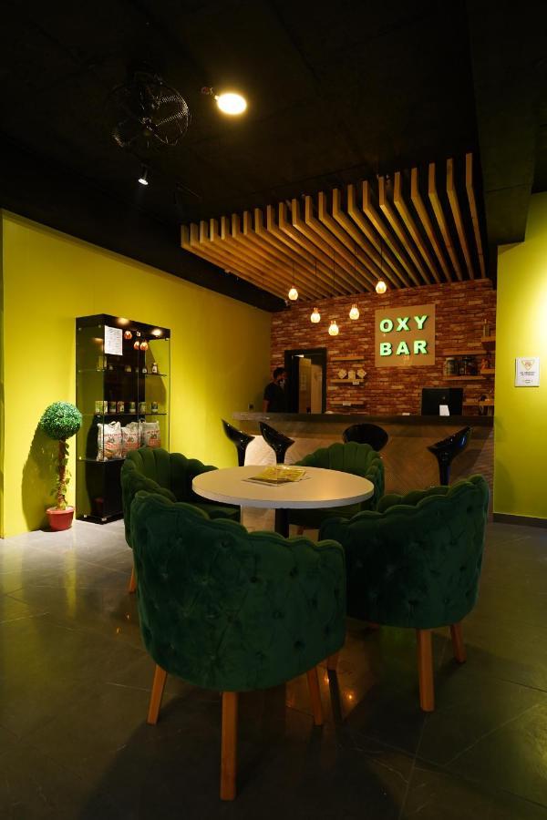 Oxygym Club Hotel & Suites Faisalabad Buitenkant foto