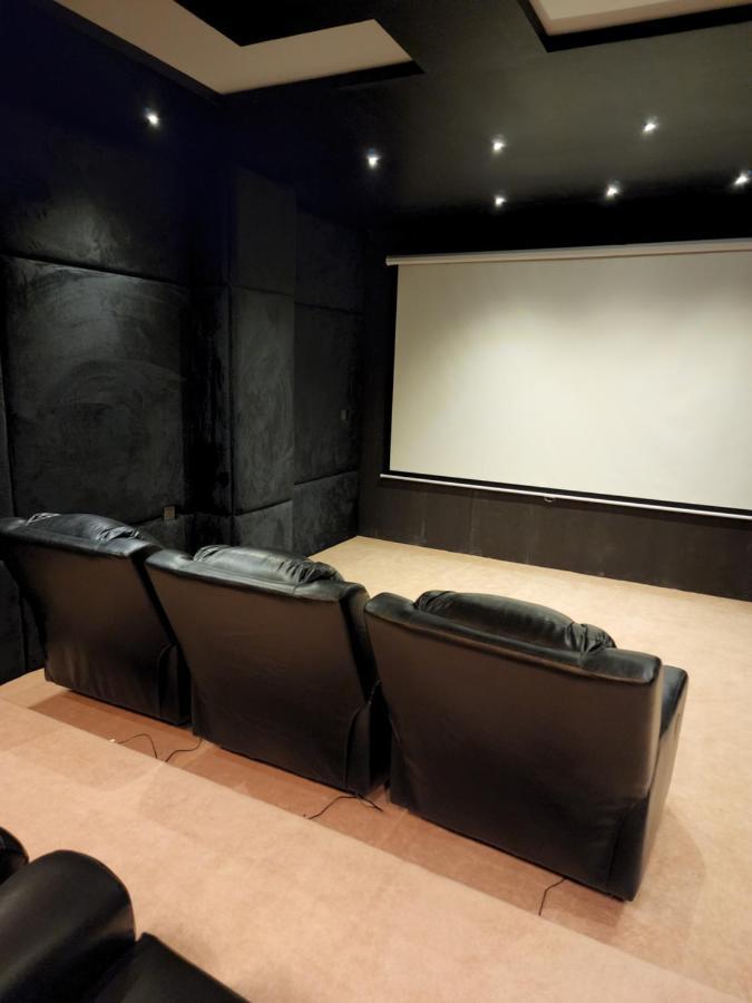 Oxygym Club Hotel & Suites Faisalabad Buitenkant foto