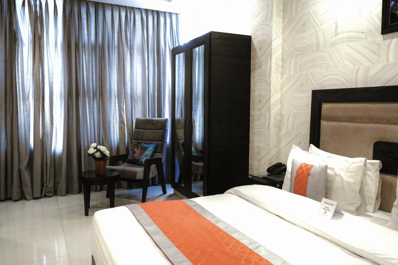 Oxygym Club Hotel & Suites Faisalabad Buitenkant foto